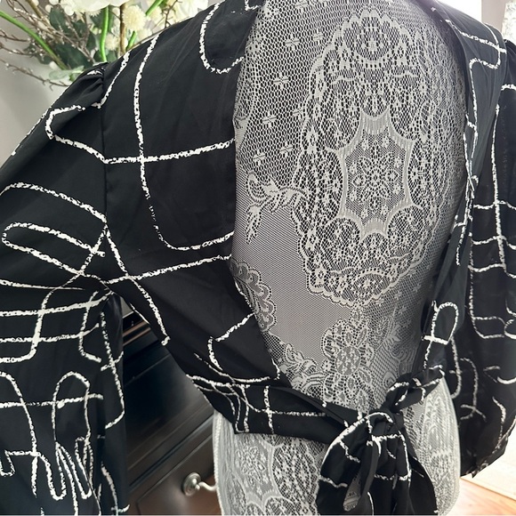 Good Soul Black White Abstract Open Back Tie Blouse High Neck size Medium - Picture 7 of 16